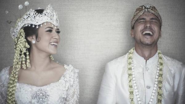 RAISA HAMISH DAUD Pernikahan Raisa dan Hamish Daud dalam adat Sunda. (FOTO: istimewa/INSTAGRAM)