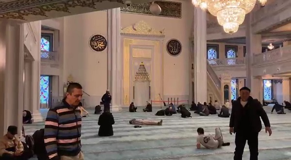 Suasana Masjid Prospekt Mira Suasana Masjid Prospekt Mira