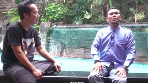 Komedian Akri Patrio menceritakan pengalamannya menjadi ustadz. (Foto: YouTube)