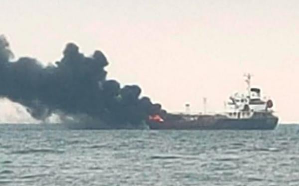 Kapal Pengangkut BBM Pertamina Terbakar Di Laut Mataram, 3 Orang Tewas