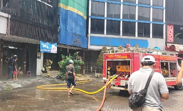 Kebakaran Landa Kantor Perusahaan Obat di Kelapa Gading, 9 Unit Damkar Meluncur