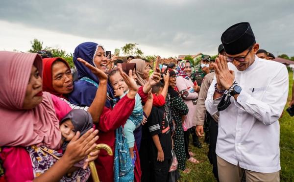 Sandiaga Uno Didoakan Jadi Presiden oleh Petani saat Berkunjung ke Karawang