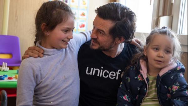 Aktor dan Duta UNICEF Orlando Bloom Kunjungi Pusat Kegiatan Anak di Kiev