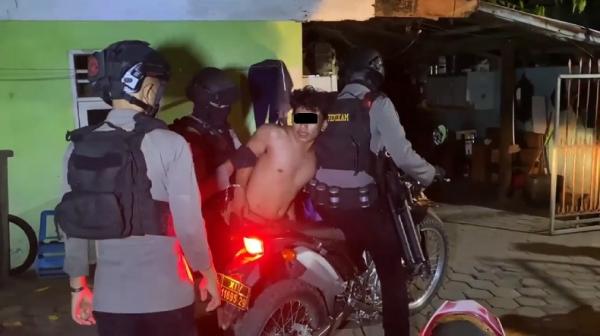 Ledek Tim Patroli, Pria Mabuk di Makassar Merengek saat Diamankan Polisi
