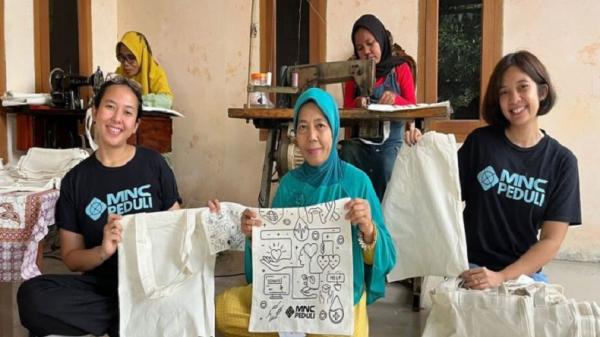 Ibu-ibu PKK di Muara Gembong Hasilkan Produk UMKM Rumahan Berkat MNC Peduli