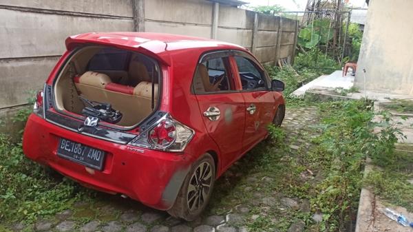 Misteri mobil Honda Brio merah dengan penuh bekas tembakan di Lampung, akhirnya terungkap (Ira Widyanti/MNC Portal)
