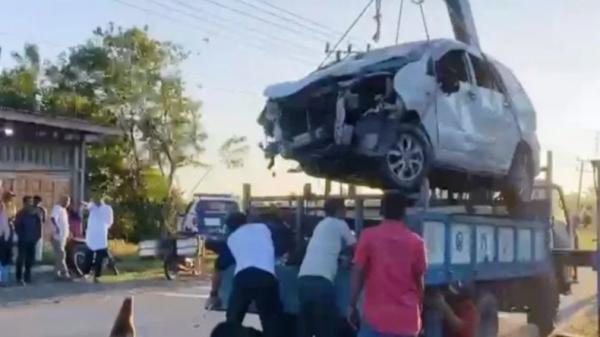 Brak! Avanza di Aceh Barat Tabrak Rumah Warga, 3 Orang Terluka