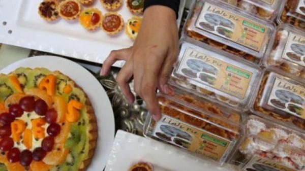 Takjil Berburu takjil. (foto: dok MPI)