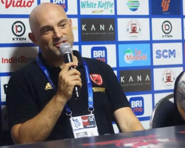Pelatih PSM Makassar Bernardo Tavares heran laga penentuan juara timnya tidak ditayangkan TV nasional. (Foto: Instagram/@psm_makassar)
