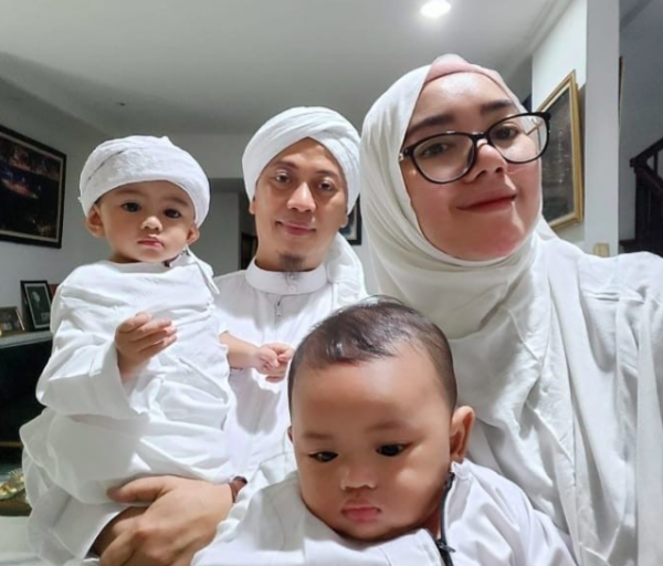 Artis lawas terkenal dengan lagu religi. (Foto: instagram)