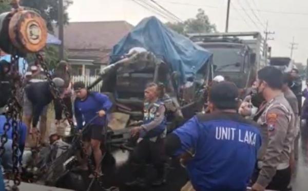 Tabrakan Beruntun 4 Kendaraan Hari Ini Di Jombang, 1 Luka Berat