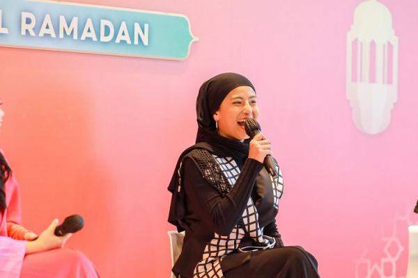 Karin Novilda (Awkarin) berbagi ilmu dan kisah seru perjalanannya menjadi Shopee Affiliate.