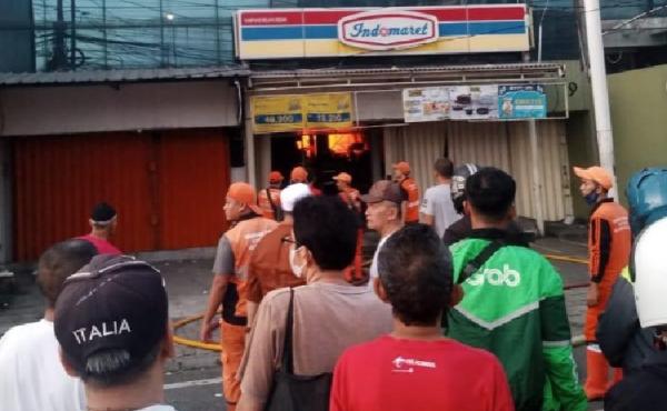 Minimarket di Tebet Jaksel Terbakar Senin Pagi, Api Muncul saat Masih Tutup