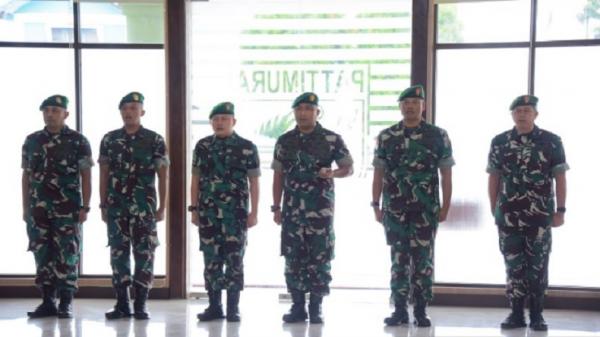 TNI AD Prosesi kenaikan pangkat di Markas Kodam XVI/Pattimura, di Ambon, Selasa (4/4/2023). (Foto: Antara/ Dok.Kodam XVI/Pattimura).