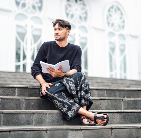 Artis dikenal alim. (Foto: instagram)