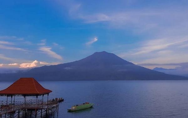 Danau Ranau di OKU Selatan, Sumsel (Foto: Instagram/@rzky_sptra.id)