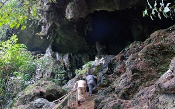 Gua Napal Licin yang dulu menjadi tempat wisata keluarga Belanda. (Foto: Istimewa)