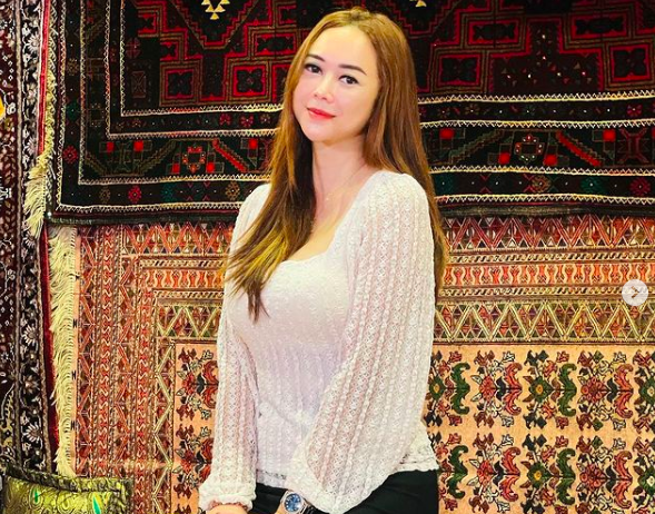Aura Kasih Artis mantan anak pesantren. (Foto: instagram)