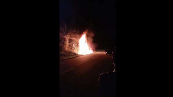 Mobil di Bangka Selatan terbakar usia tabrak tiang listrik. Sopir tewas terpanggang (Wiwin Suseno/MNC Portal)