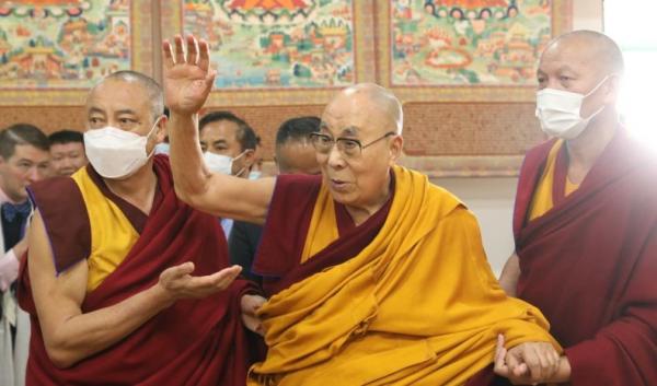 Videonya Viral, Dalai Lama Minta Maaf soal Pernyataan Kurang Etis kepada Bocah