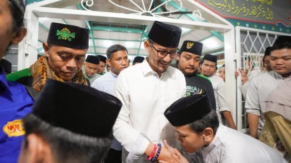 Menteri Pariwisata dan Ekonomi Kreatif Sandiaga Salahuddin Uno didoakan sejumlah kiai &nbsp;untuk menjadi pemimpin bangsa (Istimewa)