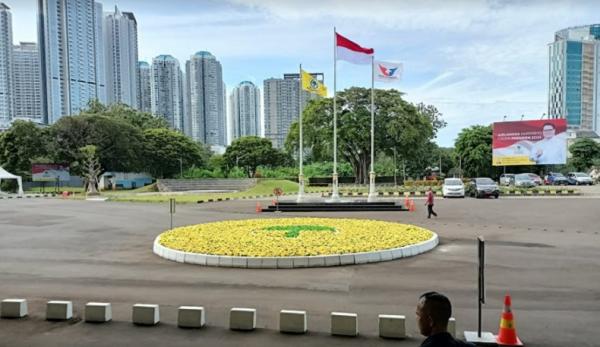 Bendera Partai Perindo Berkibar di Kantor DPP Golkar, Ada Apa?