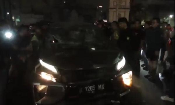 Tabrak Lari Di Medan Pengendara Dihajar Massa Dan Mobilnya Dirusak