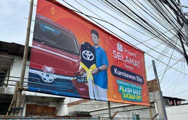 Baliho Eko terdapat di kawasan Pancoran, Jakarta Selatan.