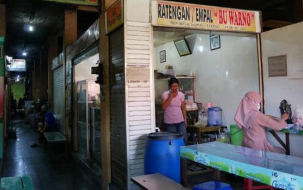 Empal Bu Warno Tempat sarapan pagi di Jogja berikutnya adalah Empal Bu Warno yang berada di tengah Pasar Beringharjo. (Foto : istimewa)