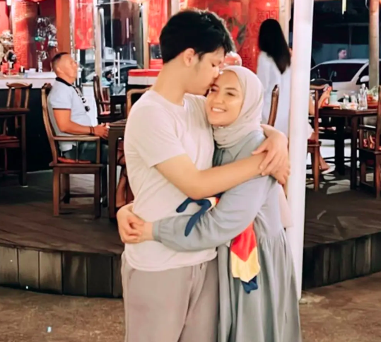 Screen Shot 2023 04 16 At 06 44 39 Artis Lawas Wanita Soleh