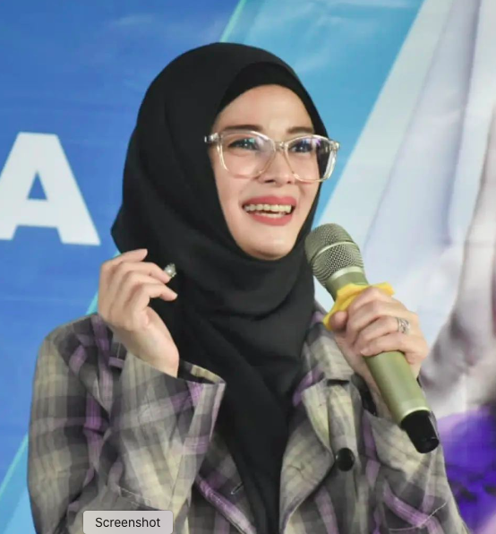 Screen Shot 2023 04 16 At 06 45 52 Artis lawas perankan wanita soleh. (Foto: Instagram)