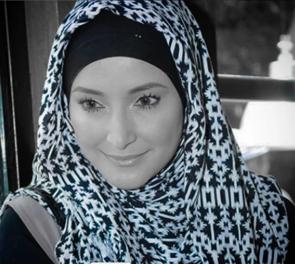 Screen Shot 2023 04 16 At 06 46 21 Artis Lawas Wanita Soleh