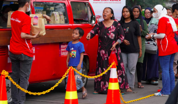 Screen Shot 2023 04 16 At 10 00 11 Ilustrasi warga mendapatkan makanan bergizi dari Food Truck keliling. (foto: istimewa)