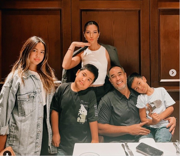 Nia Ramadhani1 Potret cantik Nia Ramadhani ulang tahun ke-33. (foto: Instagram)