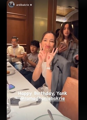 Potret cantik Nia Ramadhani ulang tahun ke-33. (foto: Instagram)