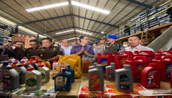 Ternyata Pelumas Palsu Produksi Pabrik Di Tangerang Sudah Beredar ...