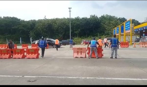 Jelang One Way, Gerbang Tol Kalikangkung Tutup Jalur Dari Semarang Ke ...