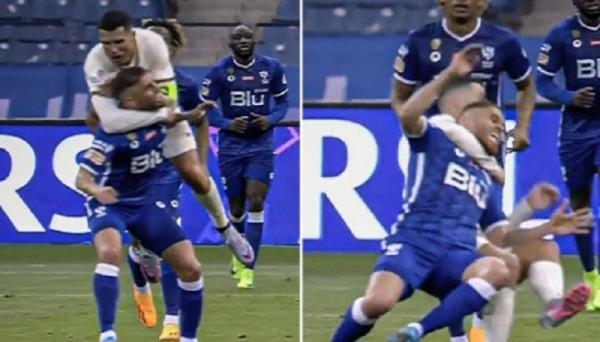 Cristiano Ronaldo 2 Viral Cristiano Ronaldo cekik dan banting lawan bak atlet UFC. (Foto: ESPN)