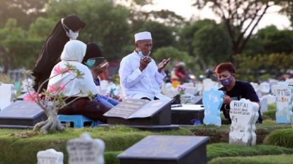 Urutan Bacaan Tahlil Ziarah Kubur Jelang Ramadhan Lengkap dengan Doanya -  Bagian 1