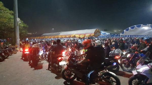 Pemudik motor tiba di Pelabuhan Ciwandan, Cilegon, Banten. Antrean mencapai 4 km (Muhammad Farhan/MNC Portal)