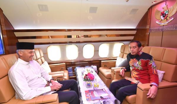 Momen Ganjar Satu Pesawat dengan Presiden Jokowi ke Solo usai Resmi Jadi Capres PDIP