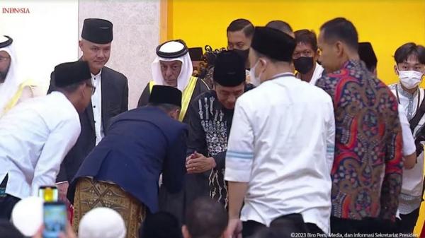 Jokowi Bareng Ganjar Pranowo Sholat Idul Fitri Di Masjid Raya Sheikh Zayed