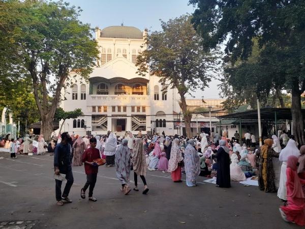 Masjid Cut Meutia di kawasan Menteng, Jakarta Pusat. (Foto: MPI/Danandaya Arya Putra)