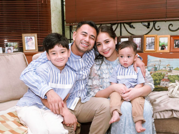 Nagita Dan Raffi Artis belikan baju Lebaran anak yang mahal. (foto: instagram)