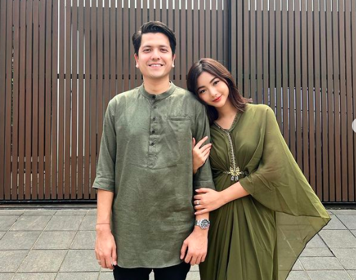 Artis Lebaran pertama kali bareng suami. (Foto: Instagram)