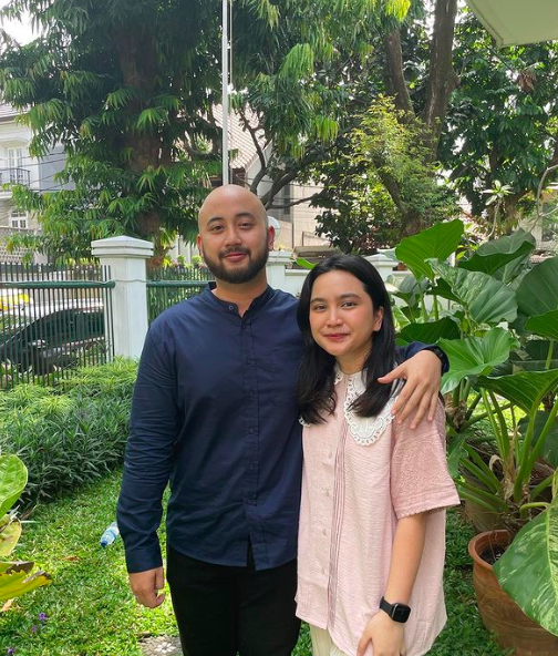 Artis Lebaran pertama kali bareng suami. (Foto: Instagram)