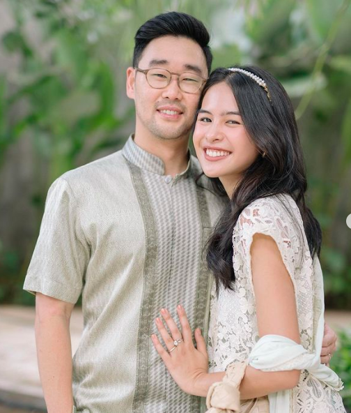 Artis Lebaran pertama kali bareng suami. (Foto: Instagram)