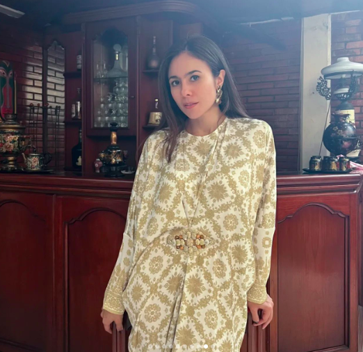 Potret cantik Wulan Guritno saat Lebaran. (foto: Instagram)