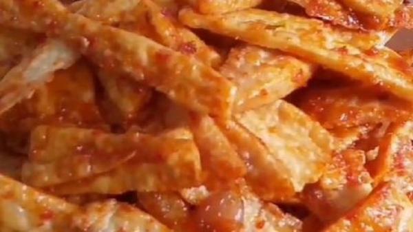 Makanan khas Solo, makanan balung Kethek yang terbuat dari singkong. Foto: YouTube.