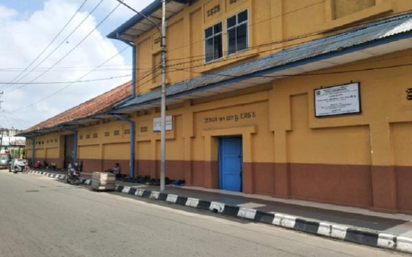 Salah satu gedung tua bekas gudang kongsi dagang, VOC di Sekanak Palembang. (Foto: Dok/Berli)
